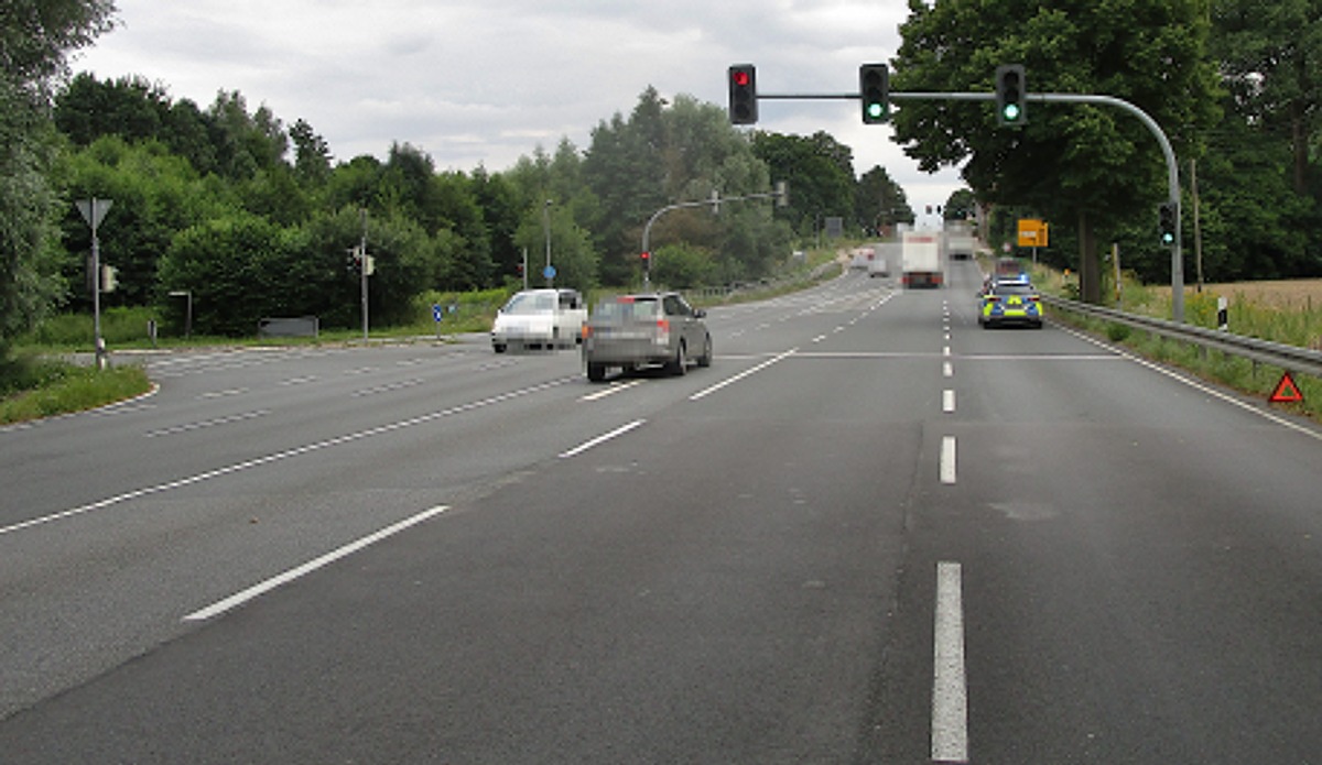 POL-HM: Kollision auf der Bundesstraße 217 bei Hasperde. Wer hatte Grün? (Zeugenaufruf!)