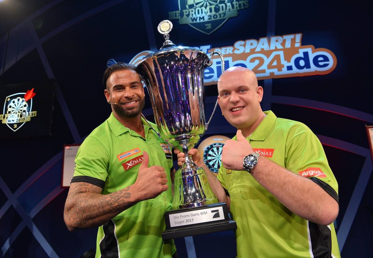 Volltreffer! Die erste &quot;Promi-Darts-WM&quot; überzeugt mit sehr guten 14,1 Prozent Marktanteil / Michael van Gerwen und Tim Wiese werden Weltmeister