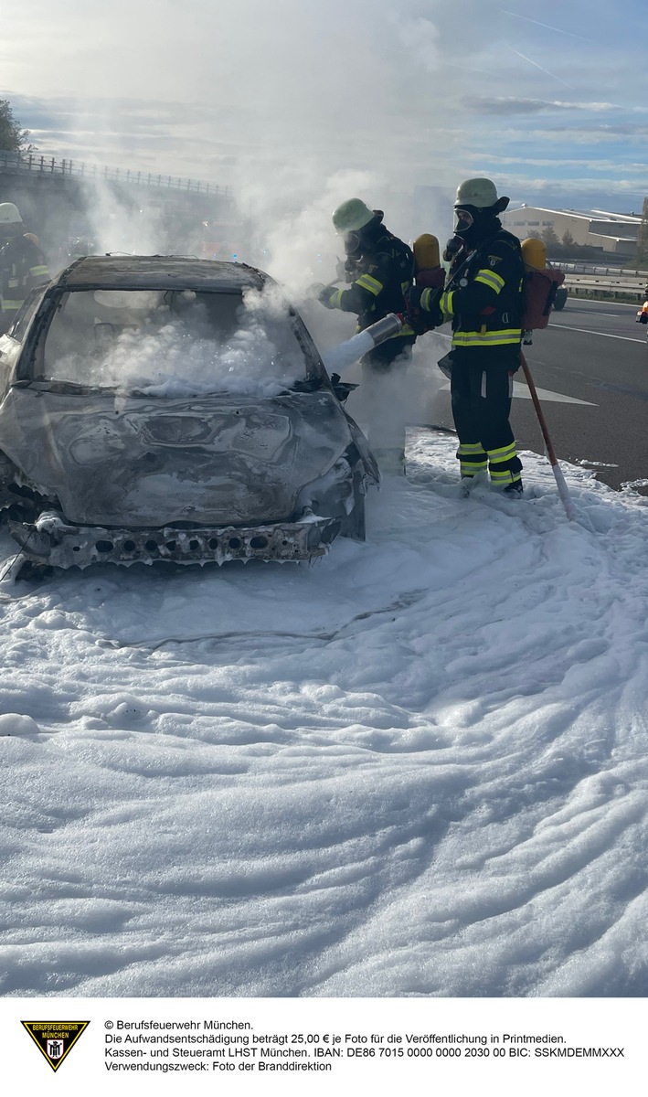 FW-M: Pkw auf Autobahn in Vollbrand (Autobahn A96)