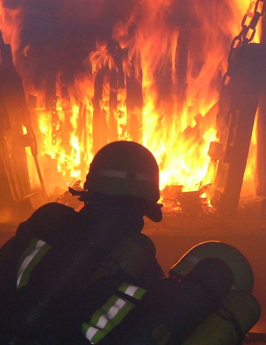 DFV: Sicherheitsforum Heißausbildung in Feuerwehren Expertendiskussion über den Nutzen und die Gefahren der Heißausbildung Termin: Freitag 10. Juni 2005, 13.00 bis 18.00 Uhr, Halle 17, Nord/LB-Forum