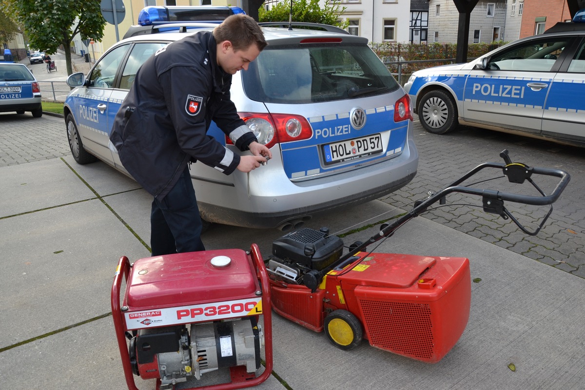 POL-HOL: Merkwürde Fundsache beschäftigt die Polizei /  Rasenmäher und Stromaggregat am Straßenrand gefunden