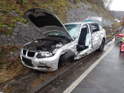 POL-PDKH: Verkehrsunfall mit zwei schwerverletzten Personen