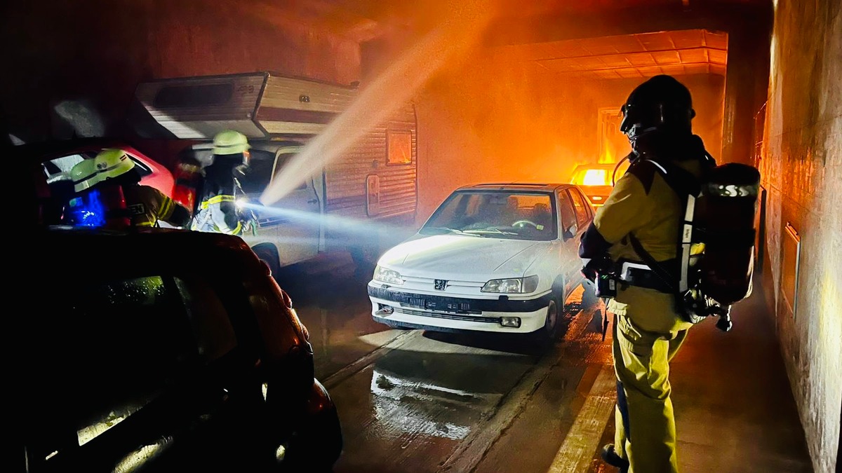 FW Böblingen: Feuerwehren aus Böblingen und Sindelfingen zur speziellen Tunnelbrandbekämpfung in der Schweiz