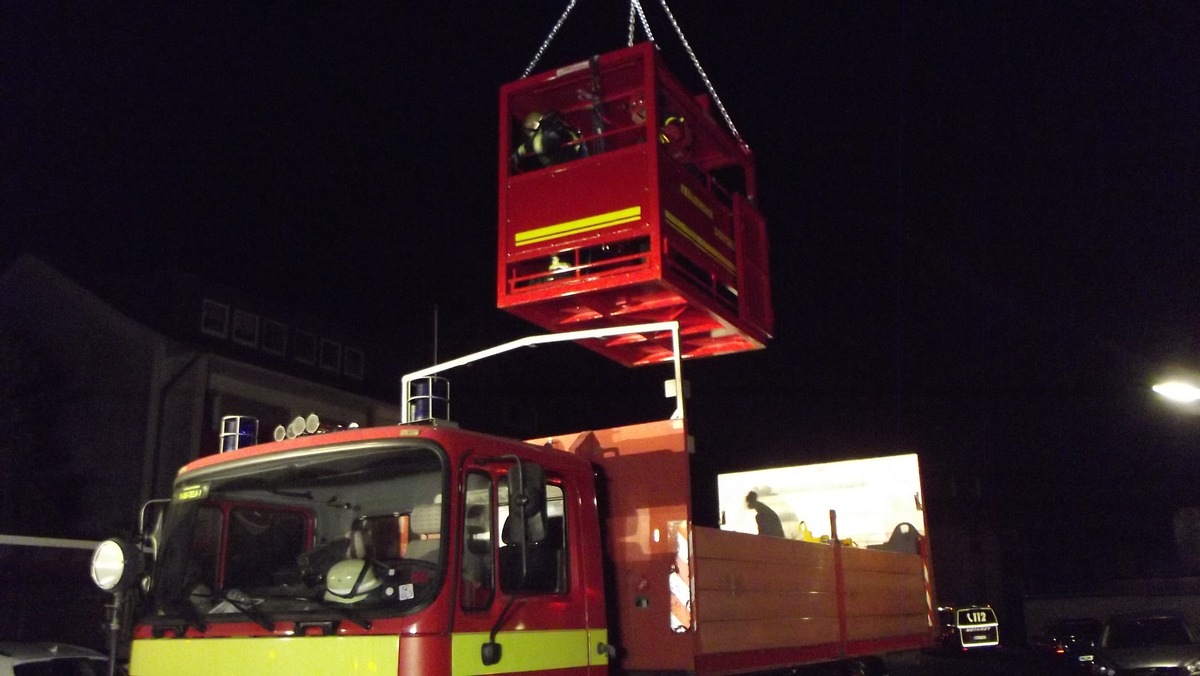 FW-DO: 23.08.2018 - Komplizierte Personenrettung in Grevel
Feuerwehrkran und Höhenretter unterstützen Rettungsdienst