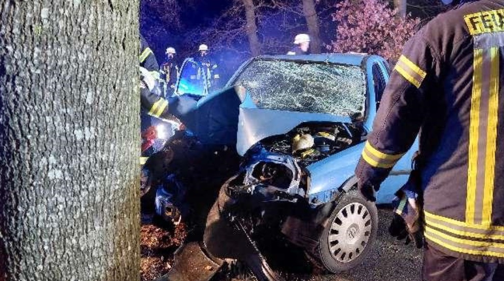 POL-CUX: Tödlicher Verkehrsunfall zwischen Sellstedt und Wehdel (Foto im Anhang)