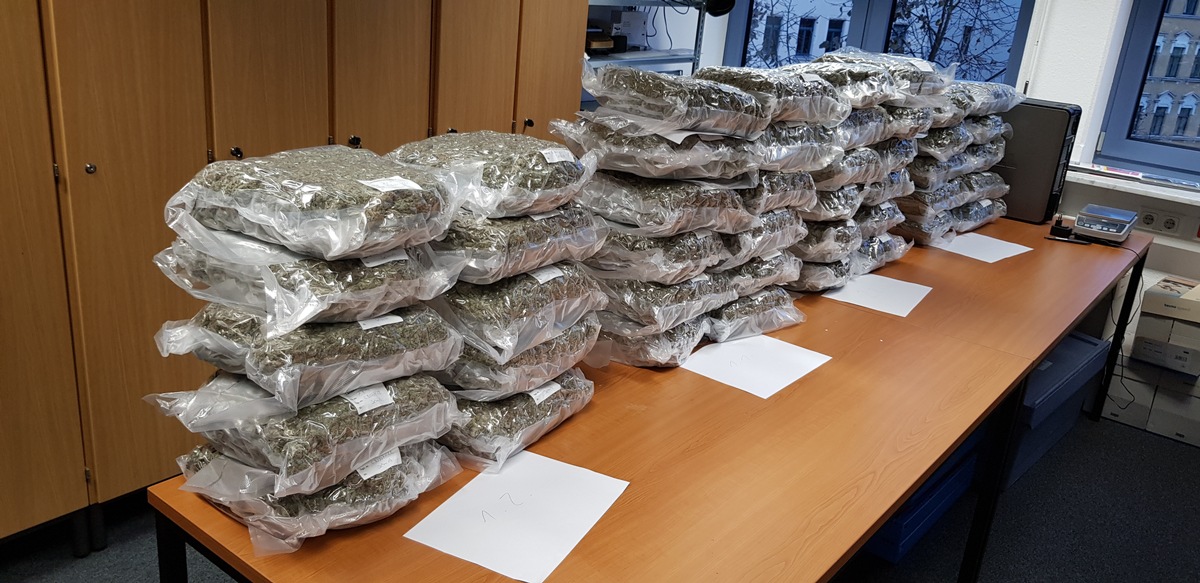 ZOLL-DD: Mutmaßlicher Drogenhändler mit 48 kg Marihuana festgenommen