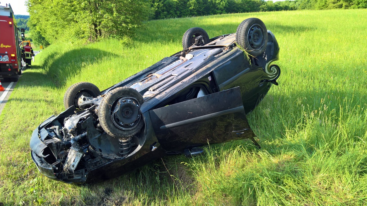 POL-PDKL: Auto überschlägt sich