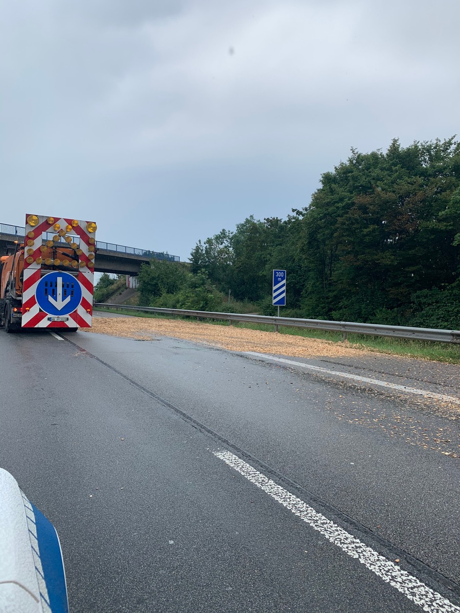 POL-PDNW: Polizeiautobahnstation Ruchheim - Sägespäne verursachen Stau auf der BAB61