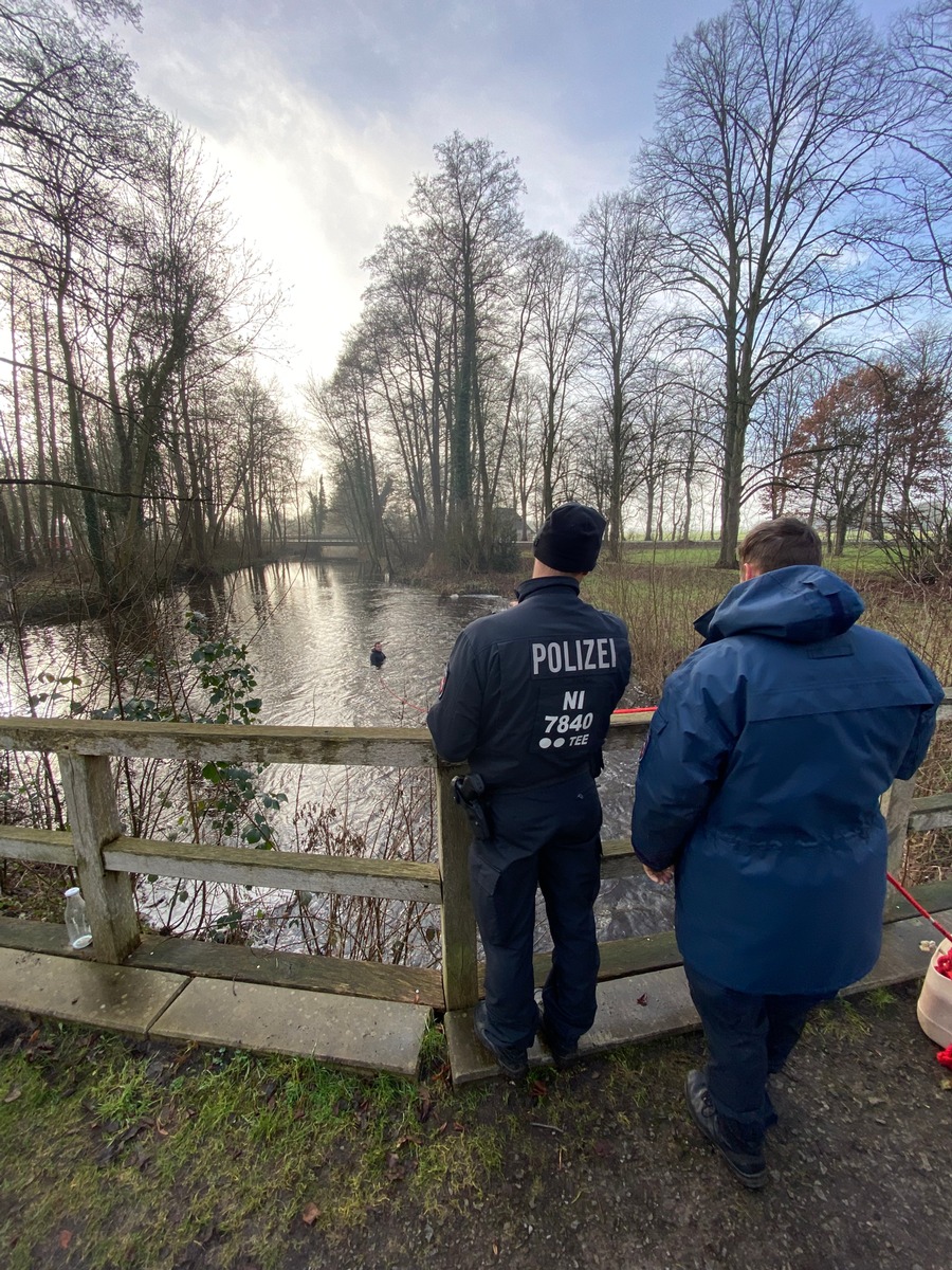 POL-VER: ++Polizeitaucher suchen nach Beweismitteln, die mit zweifachem Tötungsdelikt in Fischerhude in Zusammenhang stehen++