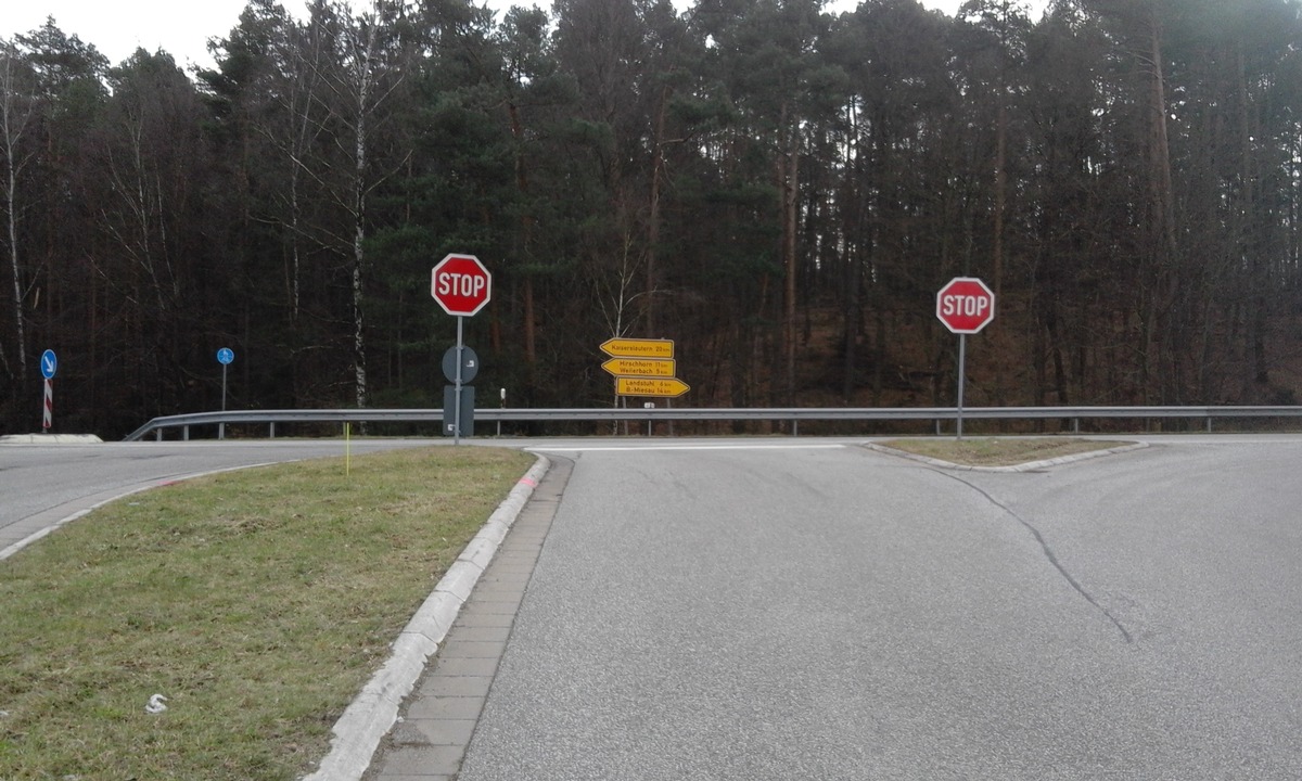 POL-PDKL: Unfallschwerpunkt - Stopp-Schild wird missachtet - Die Räder müssen stehen!