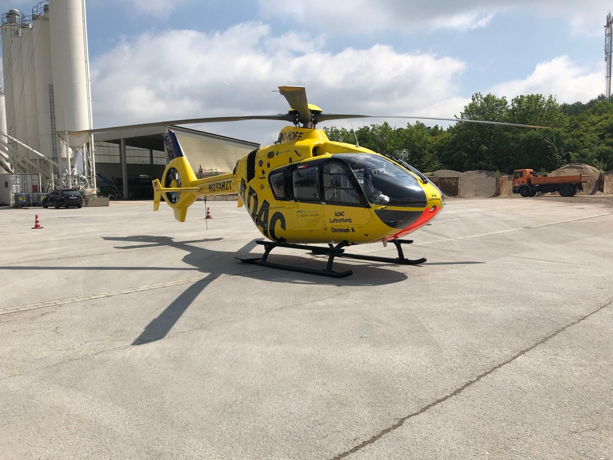 FW-EN: Rettungshubschrauber landete &amp; Verkehrsunfall