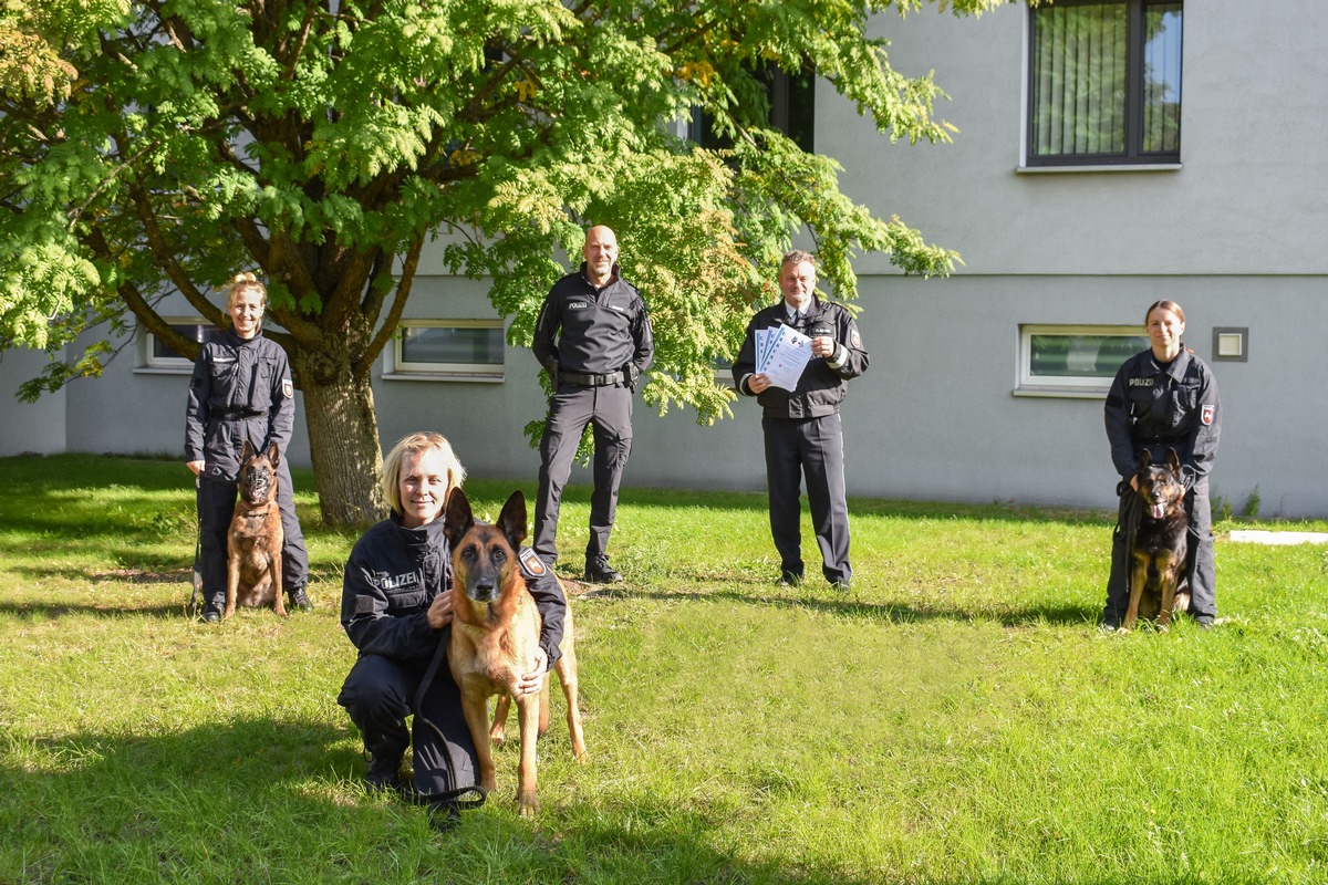 POL-BS: Vierbeinige Spürnasen in den Ruhestand verabschiedet