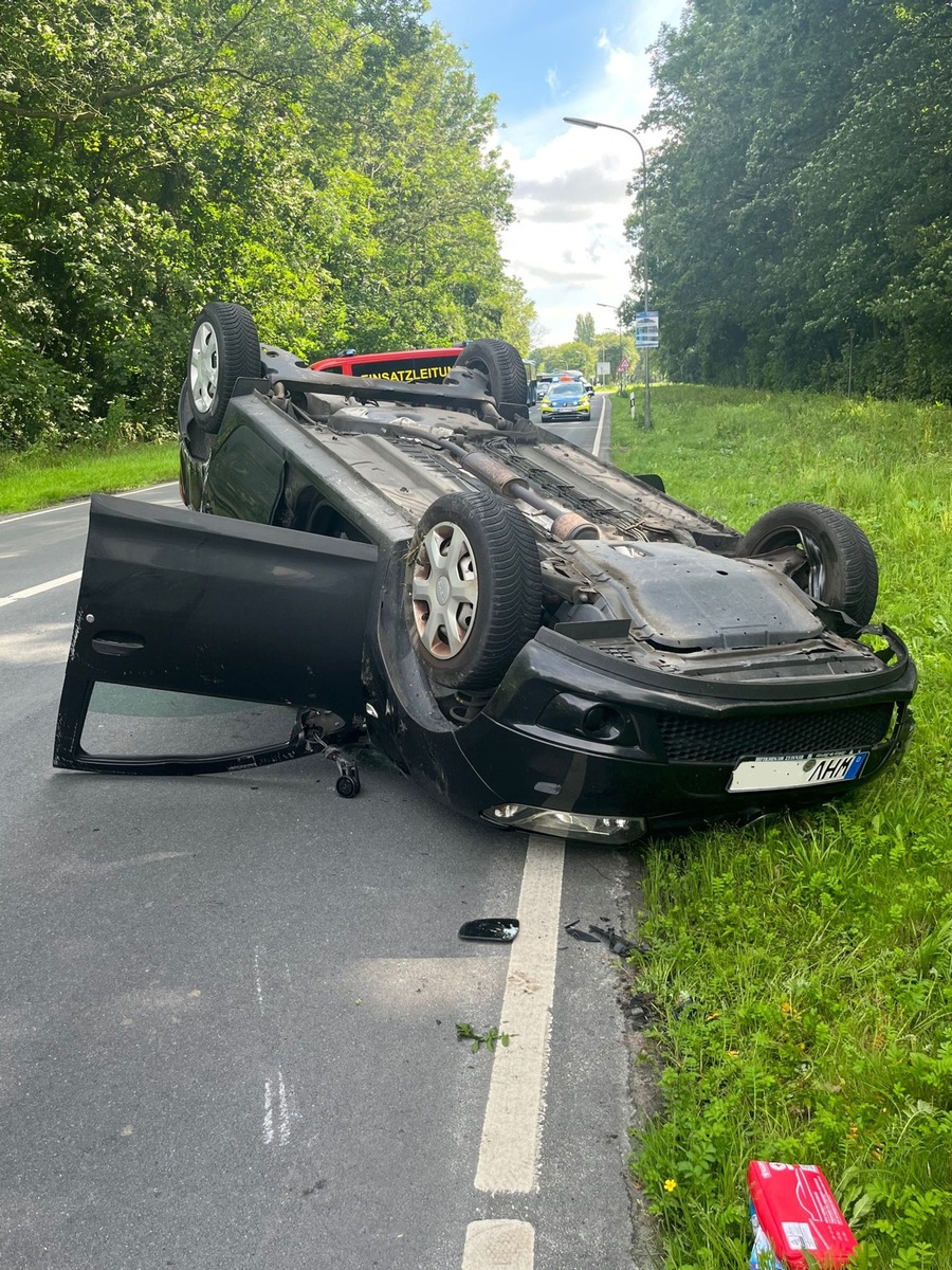 POL-WHV: PKW überschlägt sich nach Kreisverkehr