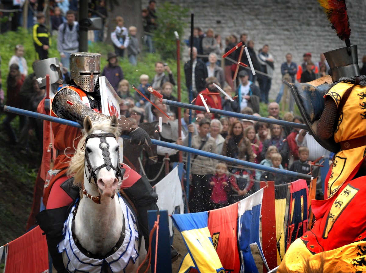 Zeitreise ins Mittelalter / Sparrenburgfest in Bielefeld vom 27. bis 29. Juli (BILD)