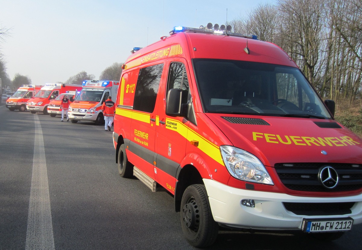 FW-MH: Verkehrsunfall mit glimpflichen Ausgang auf der BAB40