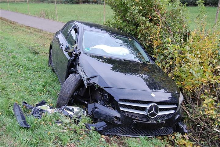 POL-PDKL: Fahrer bleibt bei Unfall unverletzt