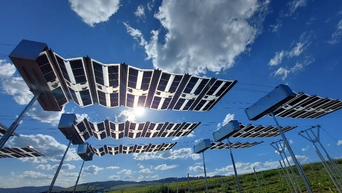 Innovative mobile Agrivoltaik Anlage &quot;VitiCULT PV mobil&quot; an der Hochschule Geisenheim in Betrieb genommen