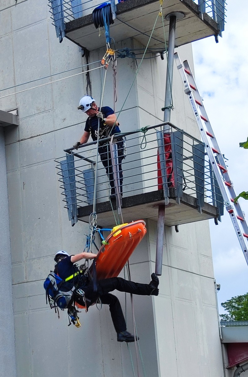 FW Eigeltingen: Aufwendige Rettung nach Arbeitsunfall