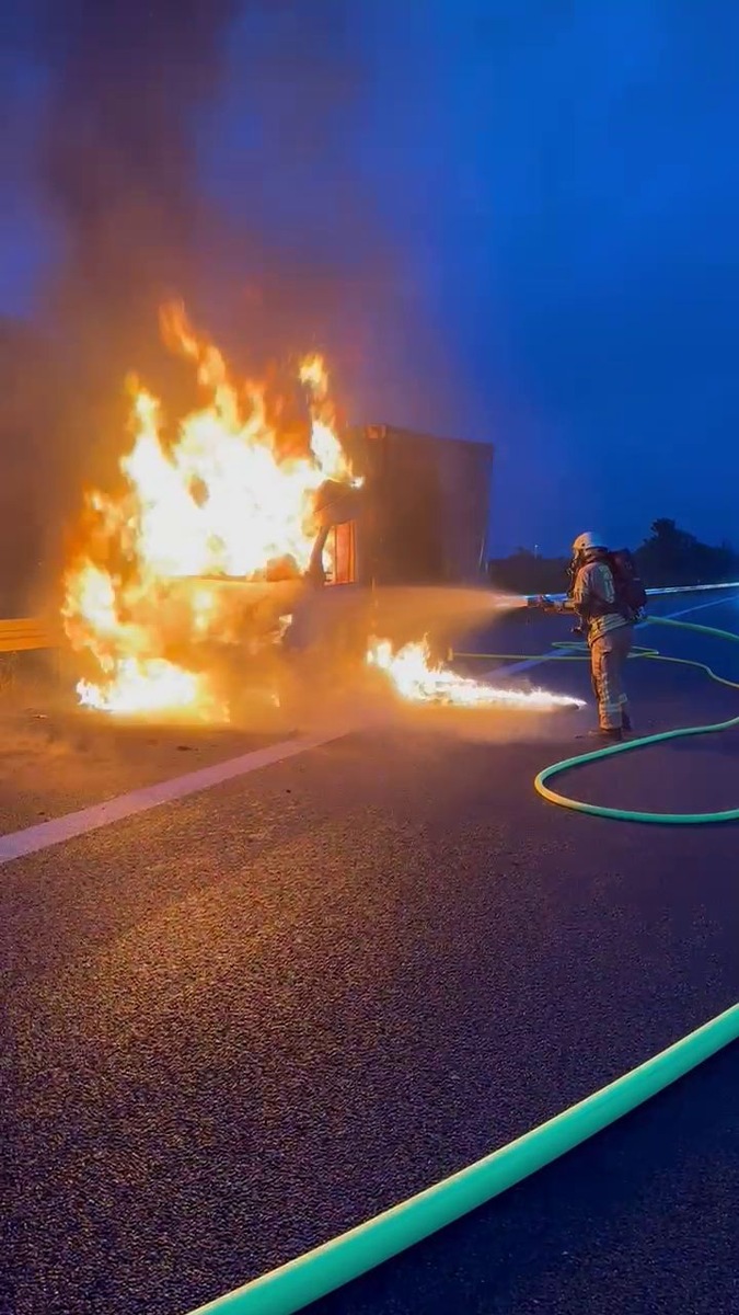 FW Helmstedt: PKW Brand auf der BAB2