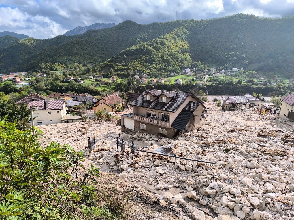 Schwere Fluten und Erdrutsche in Bosnien und Herzegowina, Jablanica isoliert - Help-Nothilfeteams im Einsatz