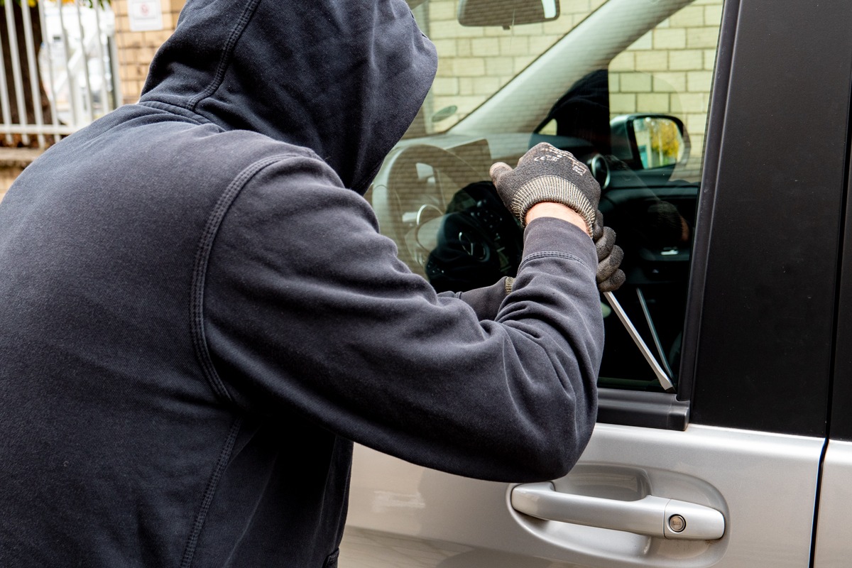 POL-WE: Nach mehreren PKW-Aufbrüchen - Polizei bittet um Mithilfe!