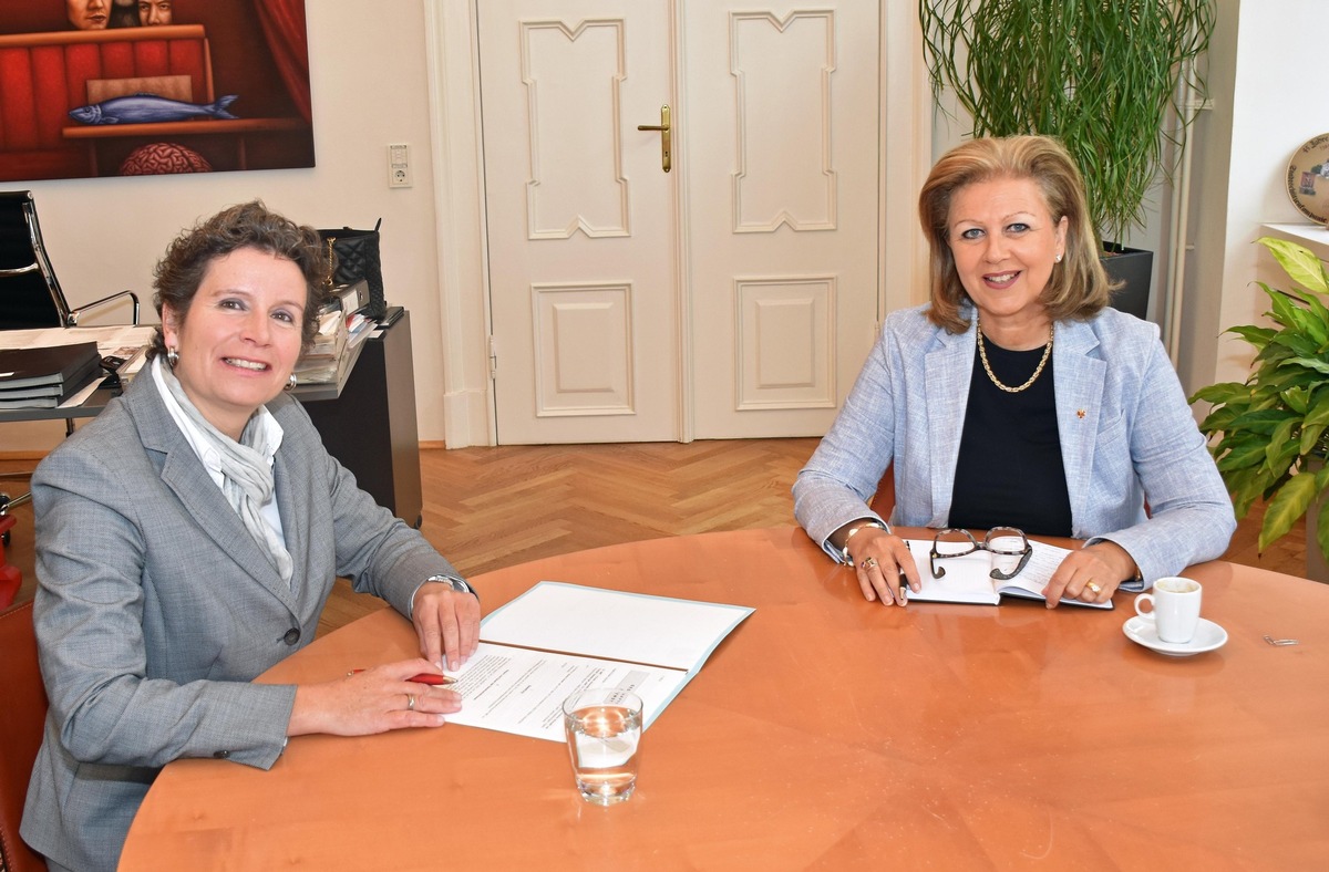 Prof. Dr. Sandra Ückert folgt Sabine Schindler als Rektorin der Tiroler Privatuniversität UMIT TIROL