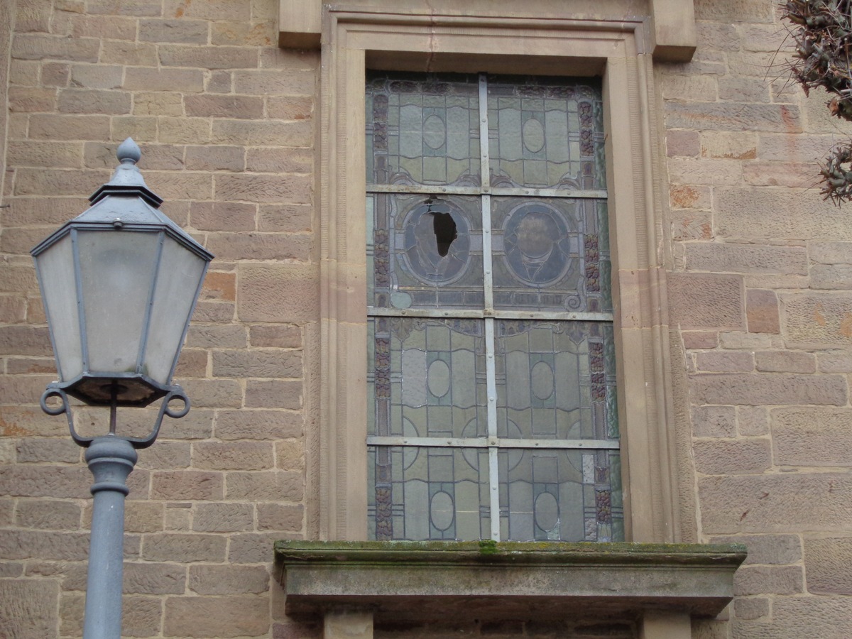 POL-PDKL: Sachbeschädigung an der evangelische Kirche Kusel, Luitpodstraße