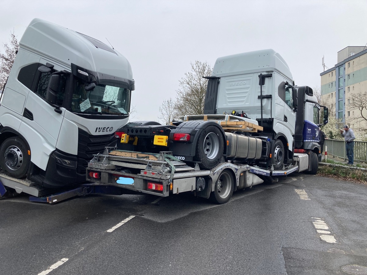 POL-MG: LKW auf Abwegen - Sperrung der Marie-Juchacz-Straße