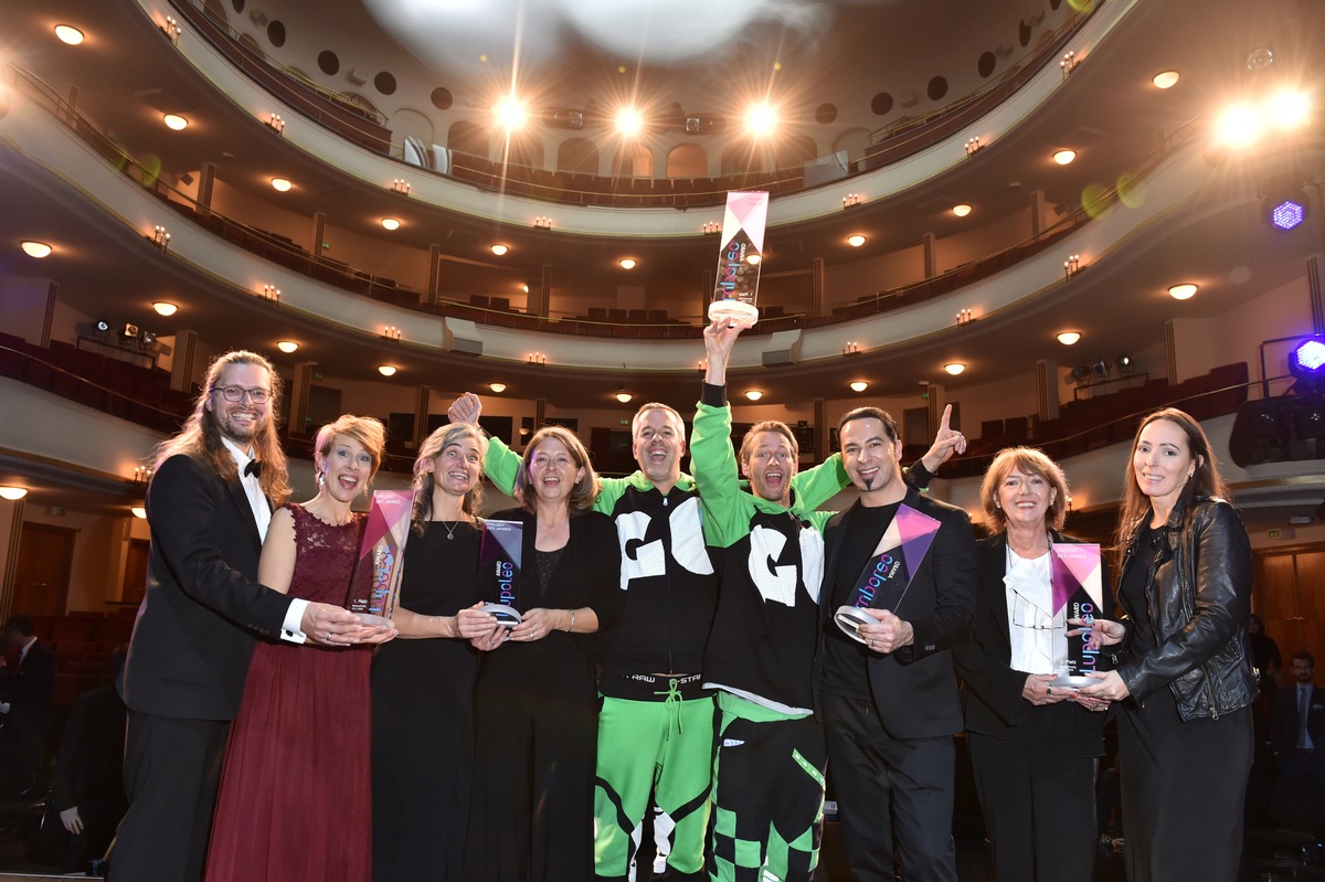 LupoLeo Award-Sieger Bülent Ceylan überglücklich: &quot;Ich fühle mich mega geehrt!&quot; / Größter Förderpreis f. soziales Engagement im Kinder- und Jugendbereich (Dtl) für Roger Grolimund und Villa Wertvoll