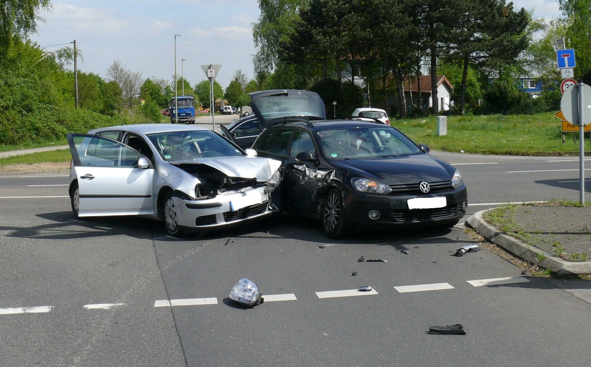 POL-DN: Vorfahrt nicht beachtet