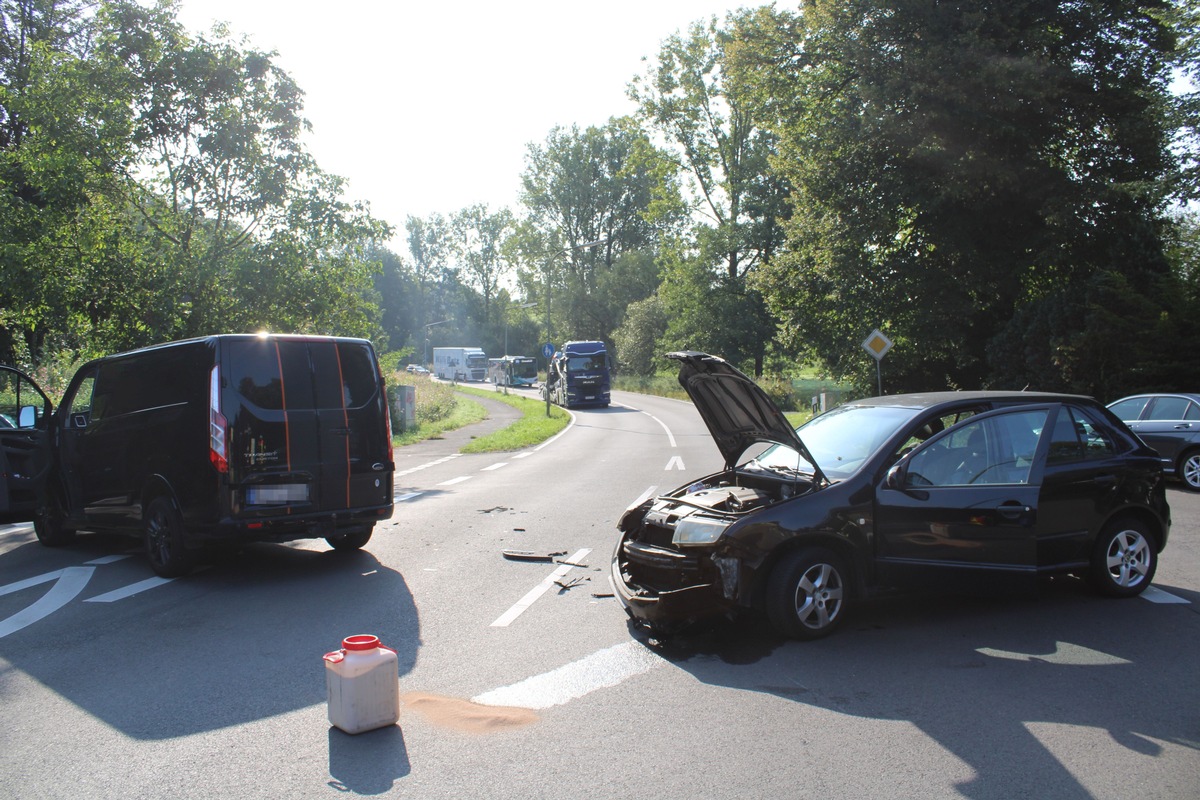 POL-RBK: Overath - Ein Leichtverletzter nach Zusammenstoß zweier Fahrzeuge