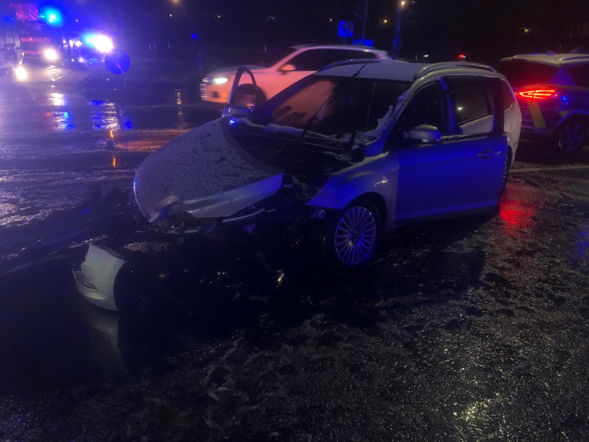 FW BO Verkehrsunfall In Bochum Grumme Presseportal