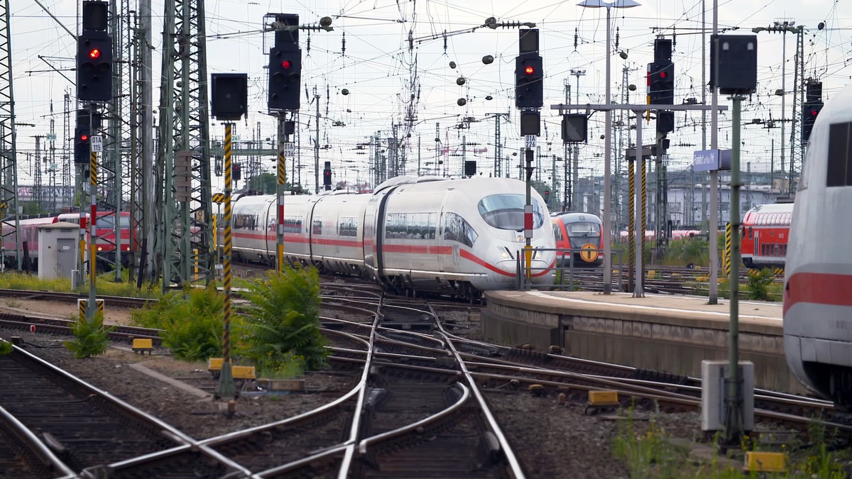 Ist die Bahn so schlecht wie ihr Ruf? /  &quot;ZDFzeit&quot; macht den großen &quot;Bahn-Check&quot; (FOTO)