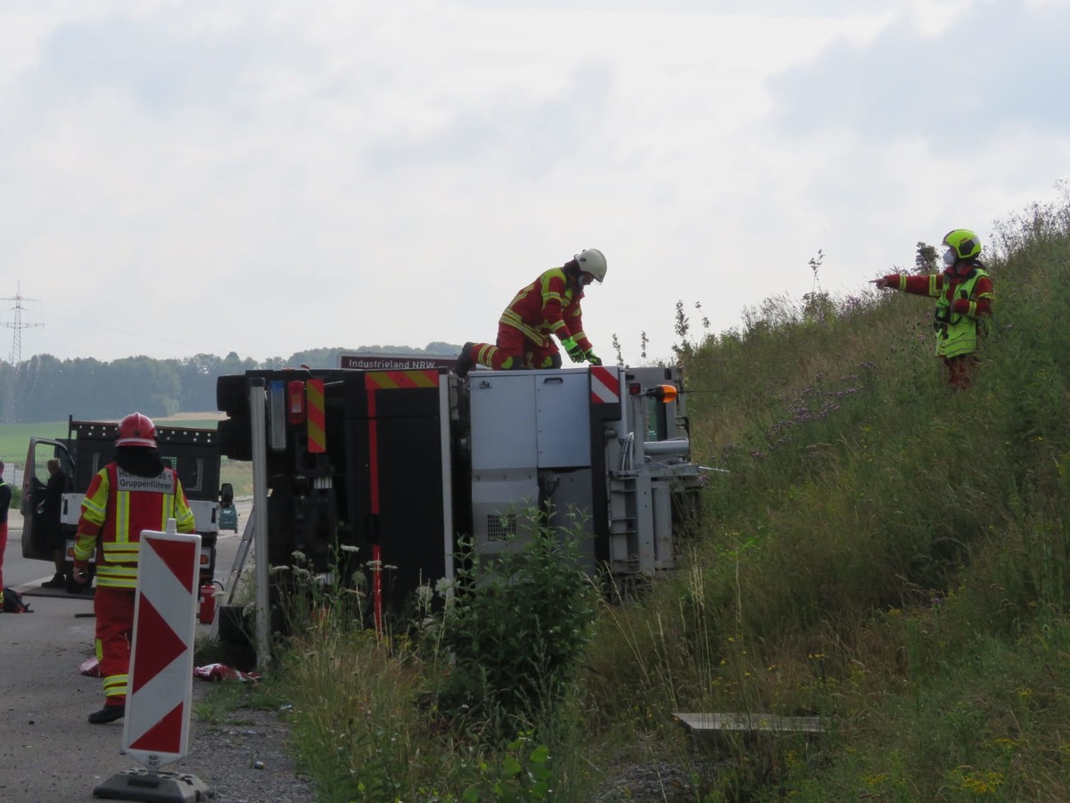 FW-Heiligenhaus: Kranwagen auf Autobahn A44 verunfallt (Meldung 18/2021)