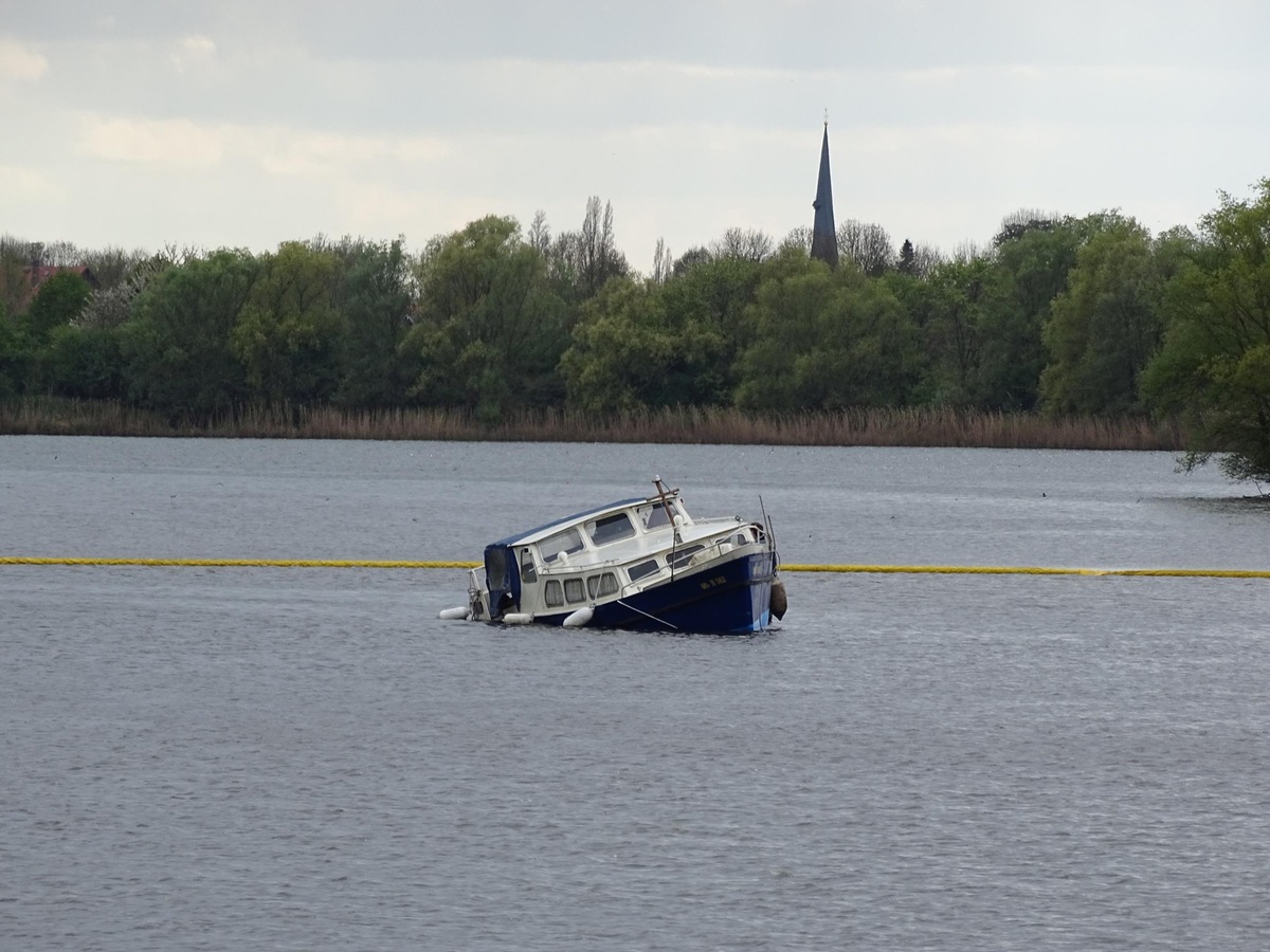 POL-NI: Nienburg-Havariertes Sportboot geborgen