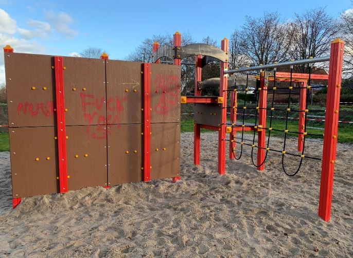 POL-FL: Hattstedt - Farbschmierereien u.a. auf Kinderspielplatz, Polizei sucht Zeugen und Hinweisgeber