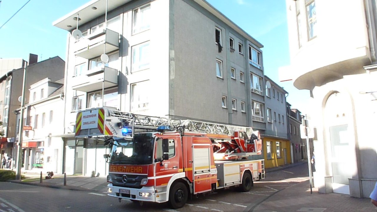 FW Dinslaken: Wohnungsbrand in Dinslakener Innenstadt