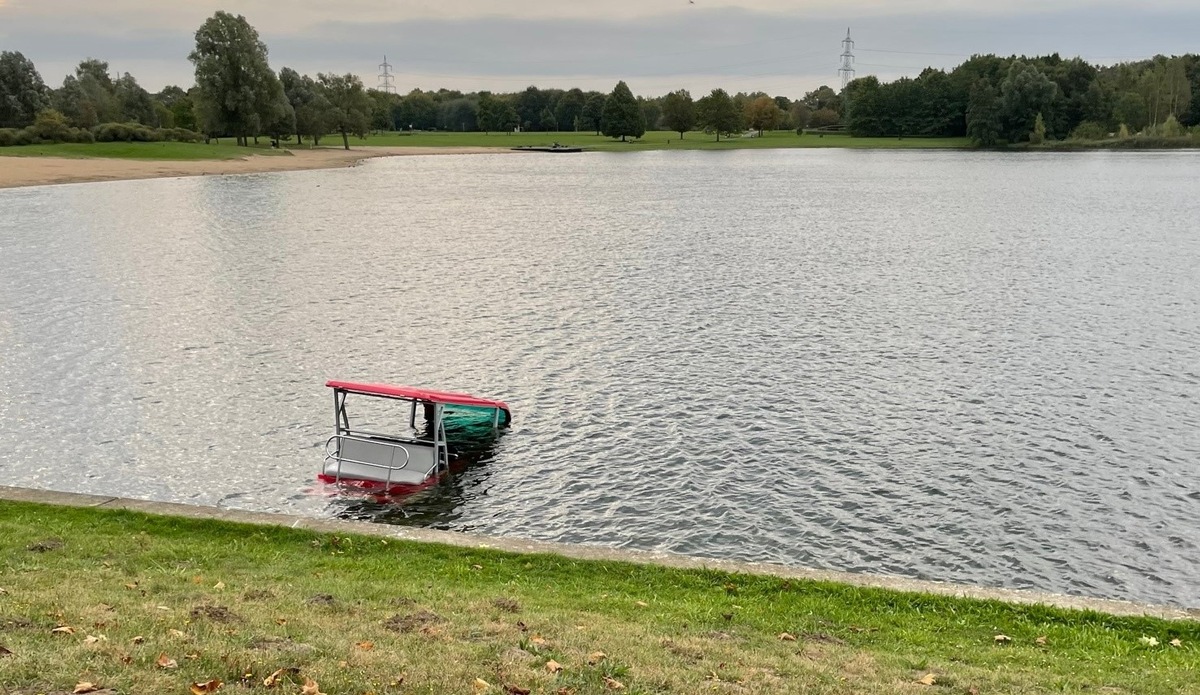 POL-DO: Unbekannte schoben kleinen Elektrobus in einen Lüner See - die Polizei sucht Zeugen