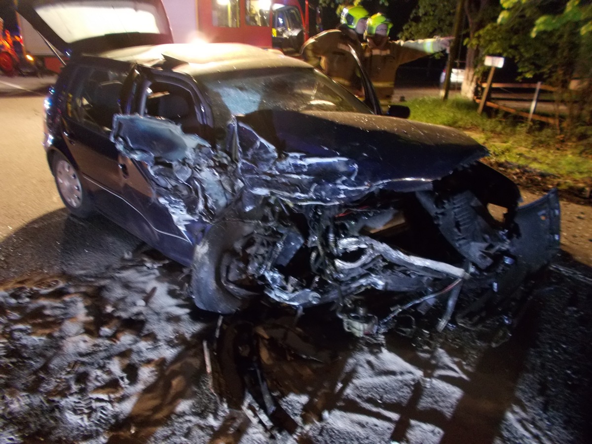 FW-Stolberg: Verkehrsunfall mit zwei Schwerverletzten