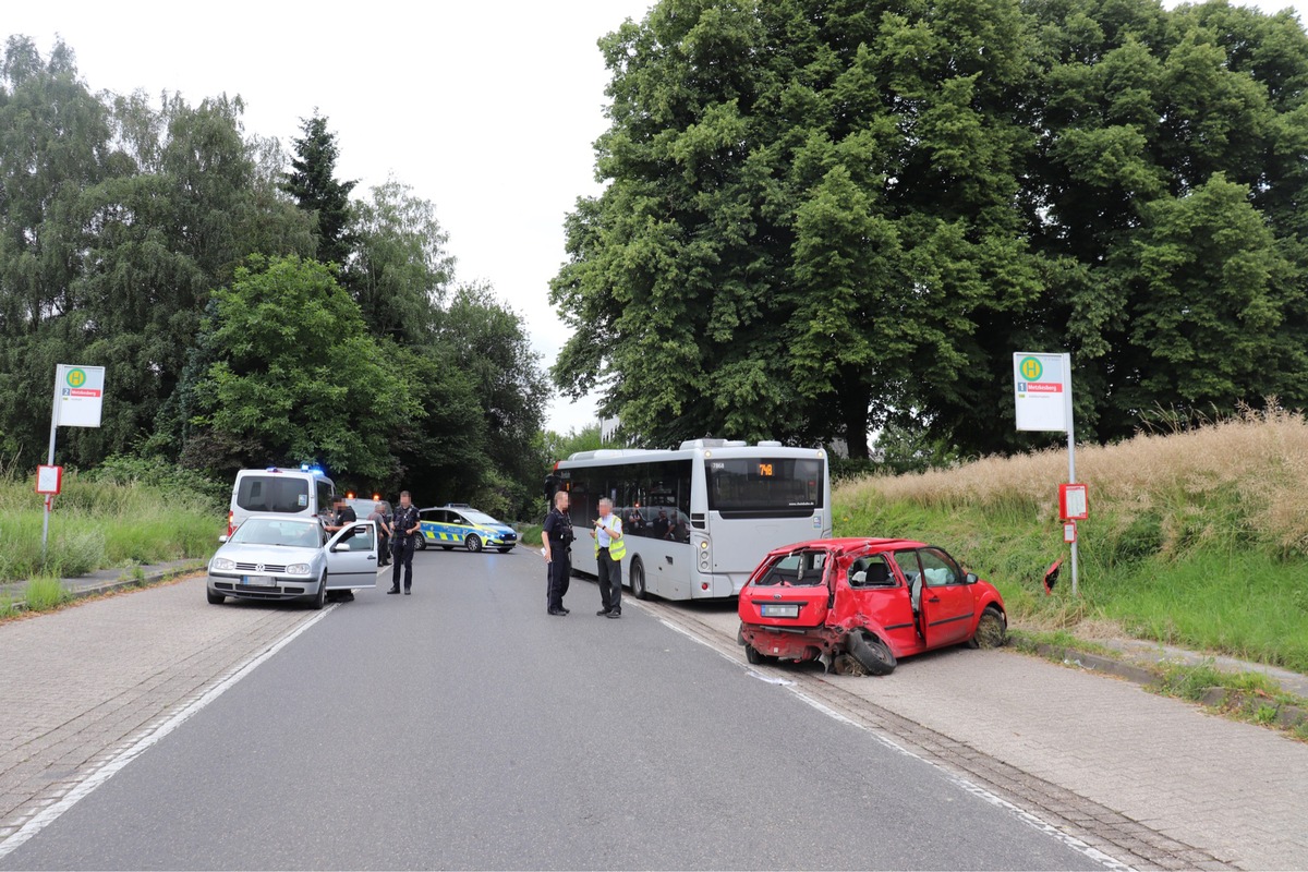 POL-ME: Verdacht auf illegales Autorennen: 20-Jähriger schwer verletzt - Mettmann - 2407033