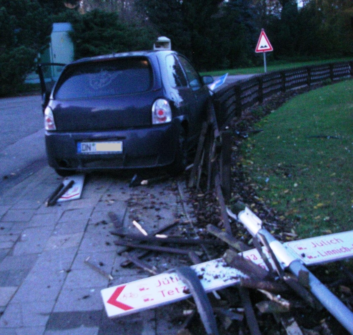 POL-DN: Polizei sucht Unfallzeugen