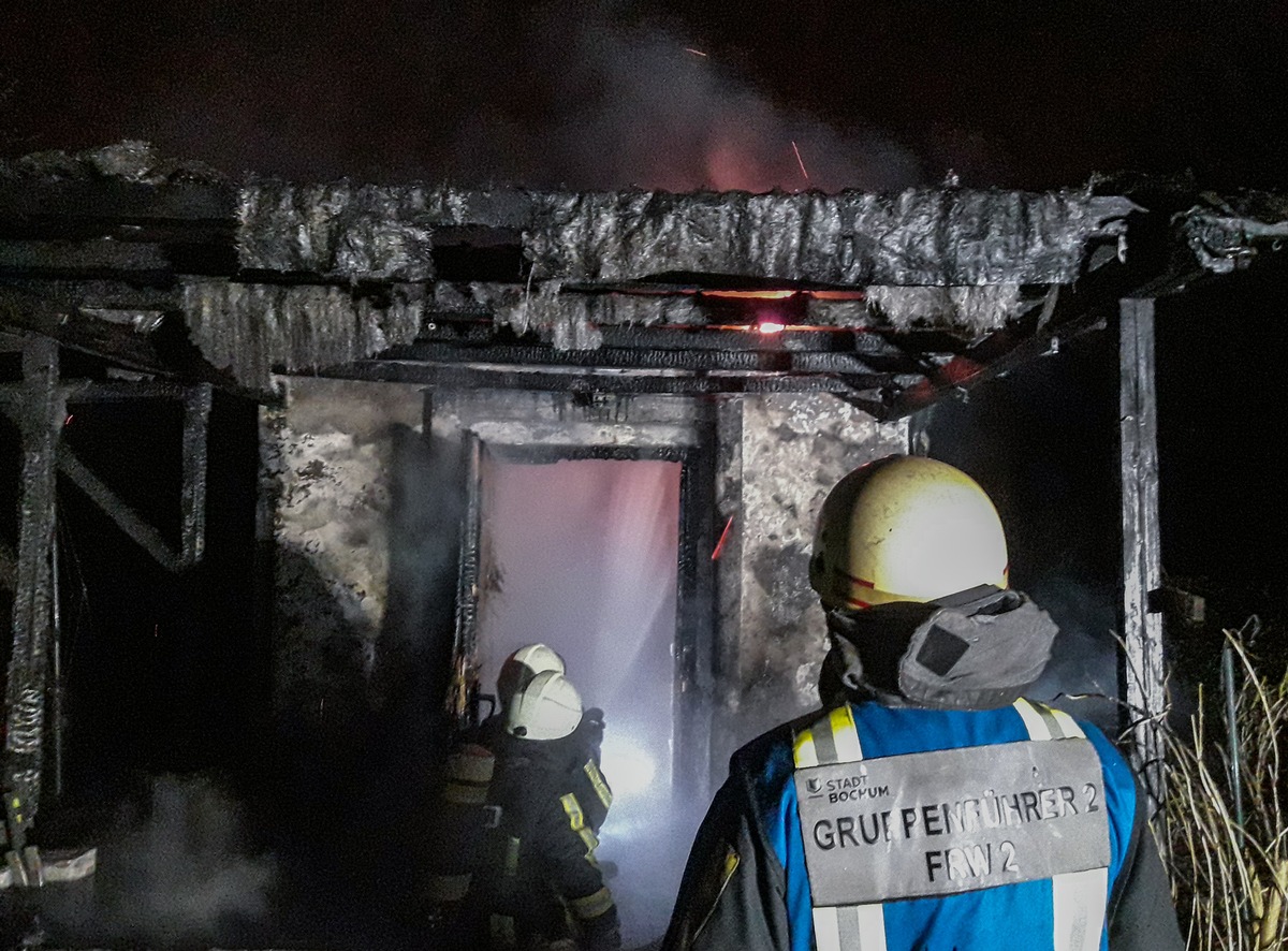 FW-BO: Brennende Gartenlaube in Bochum Weitmar