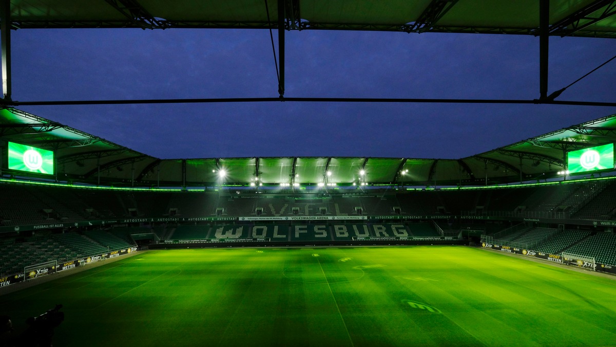 Neues Licht für die Volkswagen Arena / Weltweit erstes LED-Flutlicht mit farbiger Eventbeleuchtung