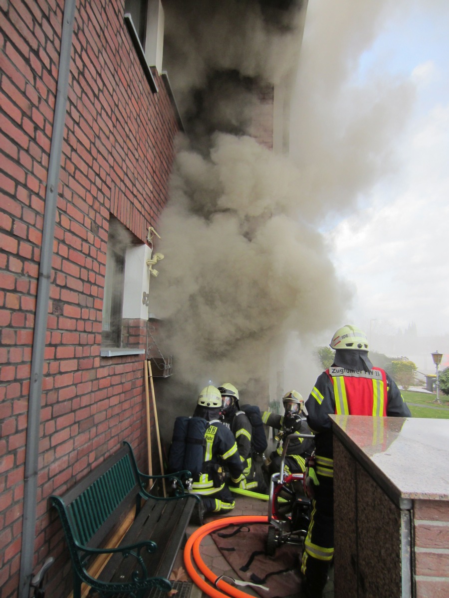 FW-MH: Kellerbrand in Mülheim Heimaterde. / Vollalarm für die Feuerwehr.