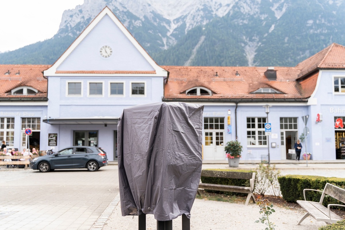 Presseeinladung: Eröffnung roter Würfel in Mittenwald - Jubiläumsprojekt HM, 25. Oktober 2021