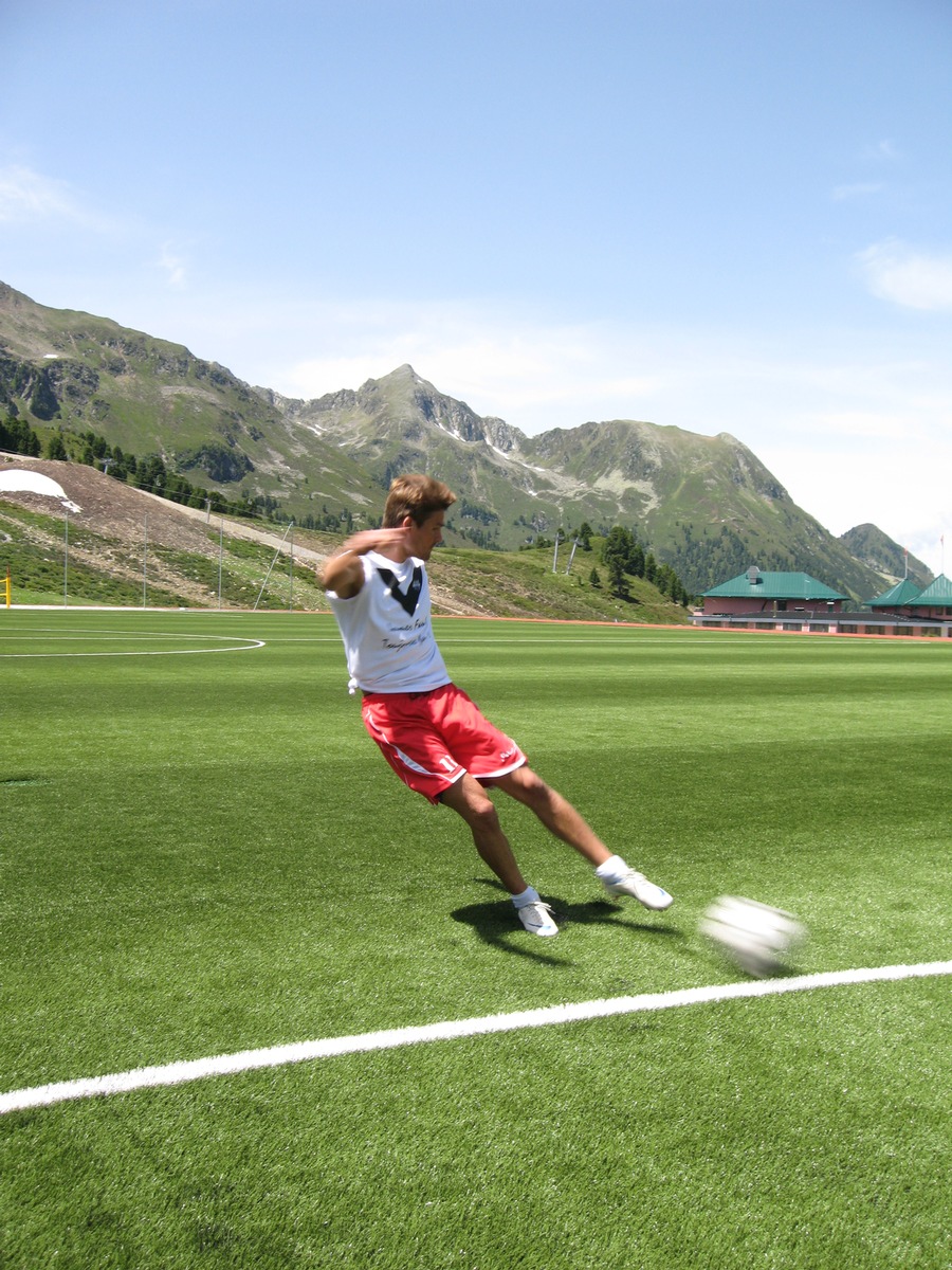 Wenn die Politik eingekocht wird - Charity-Fußball-Turnier  - BILD