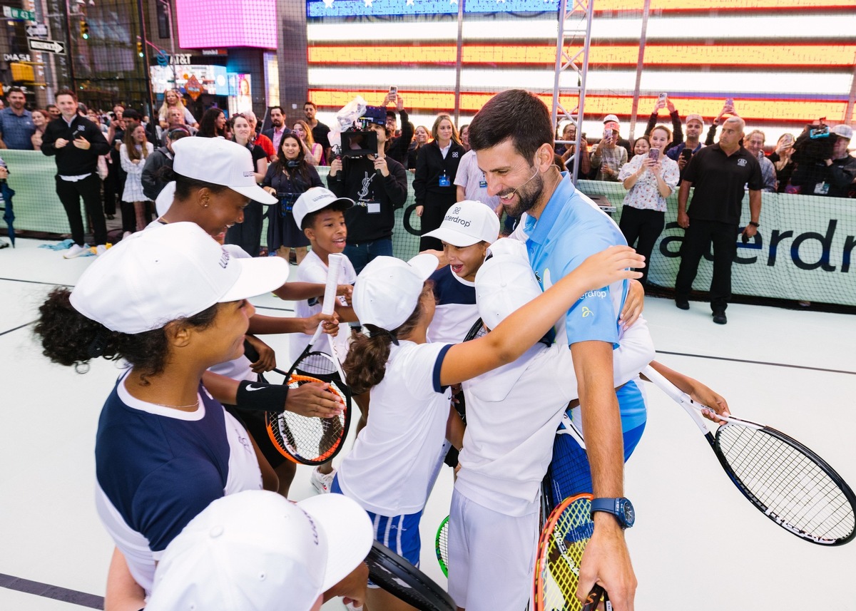 Novak Djokovic ist zurück in New York und setzt mit waterdrop® ein Zeichen für ..