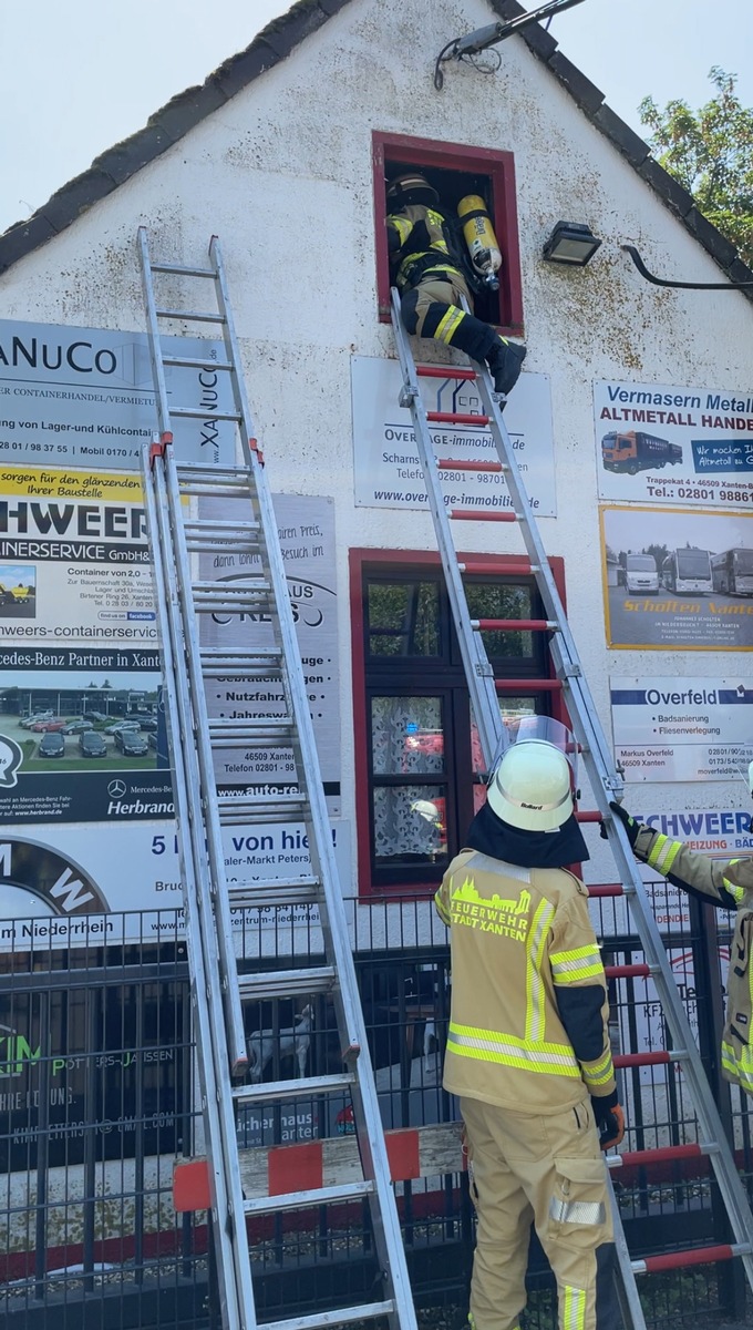 FW Xanten: Entstehungsbrand im Dachgeschoss