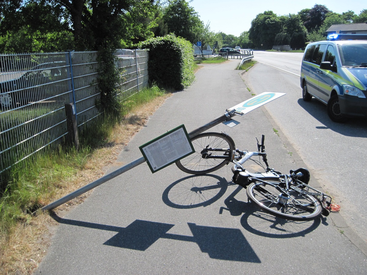 POL-FL: Wallsbüll: Unbekannte biegen Verkehrsschild in Radweg - Radfahrer verletzt