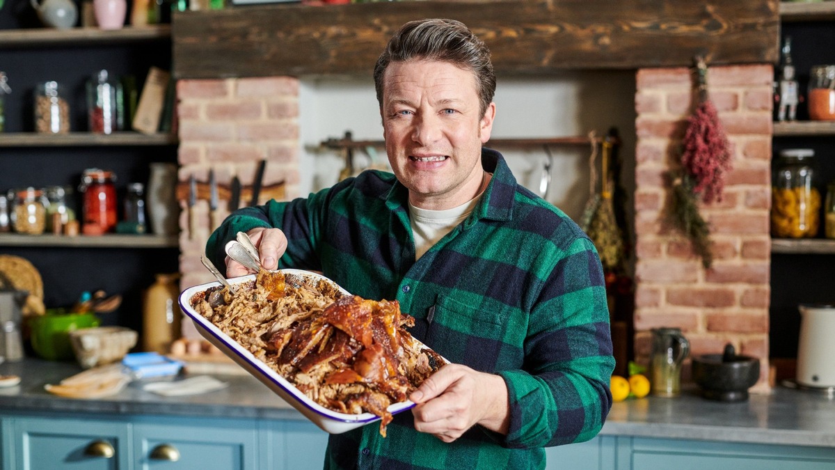 Starkoch Jamie Oliver kocht wieder bei RTL Living: Deutschlandpremiere der neuen Kochshow &quot;Jamie Oliver: Geniale One Pot Gerichte&quot; ab 6. Oktober